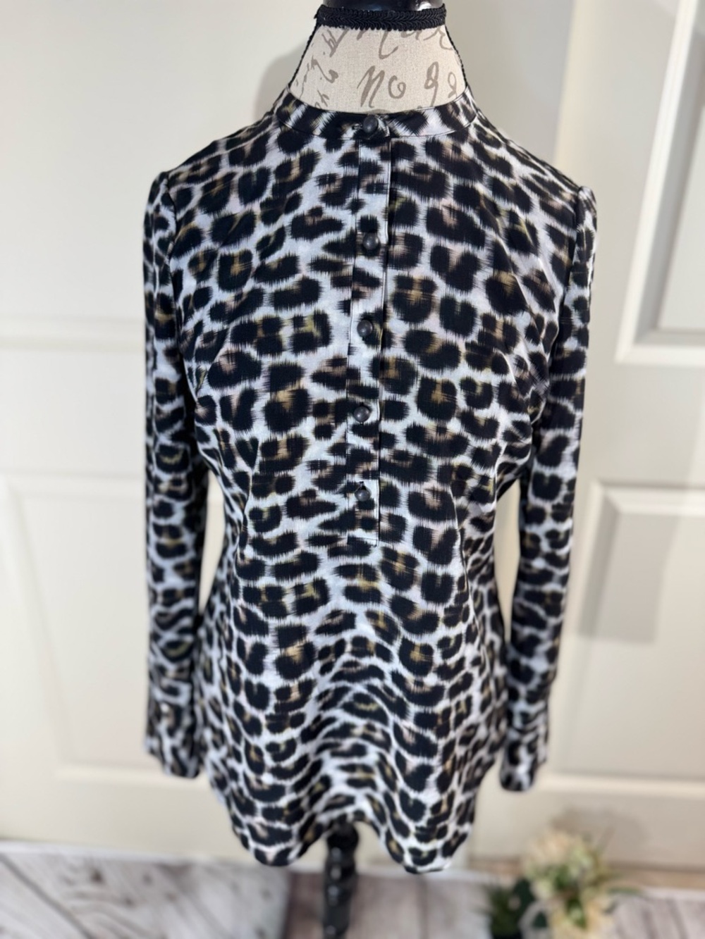 Ann Taylor Leopard Print Long Sleeve Silk Henley Top 10P